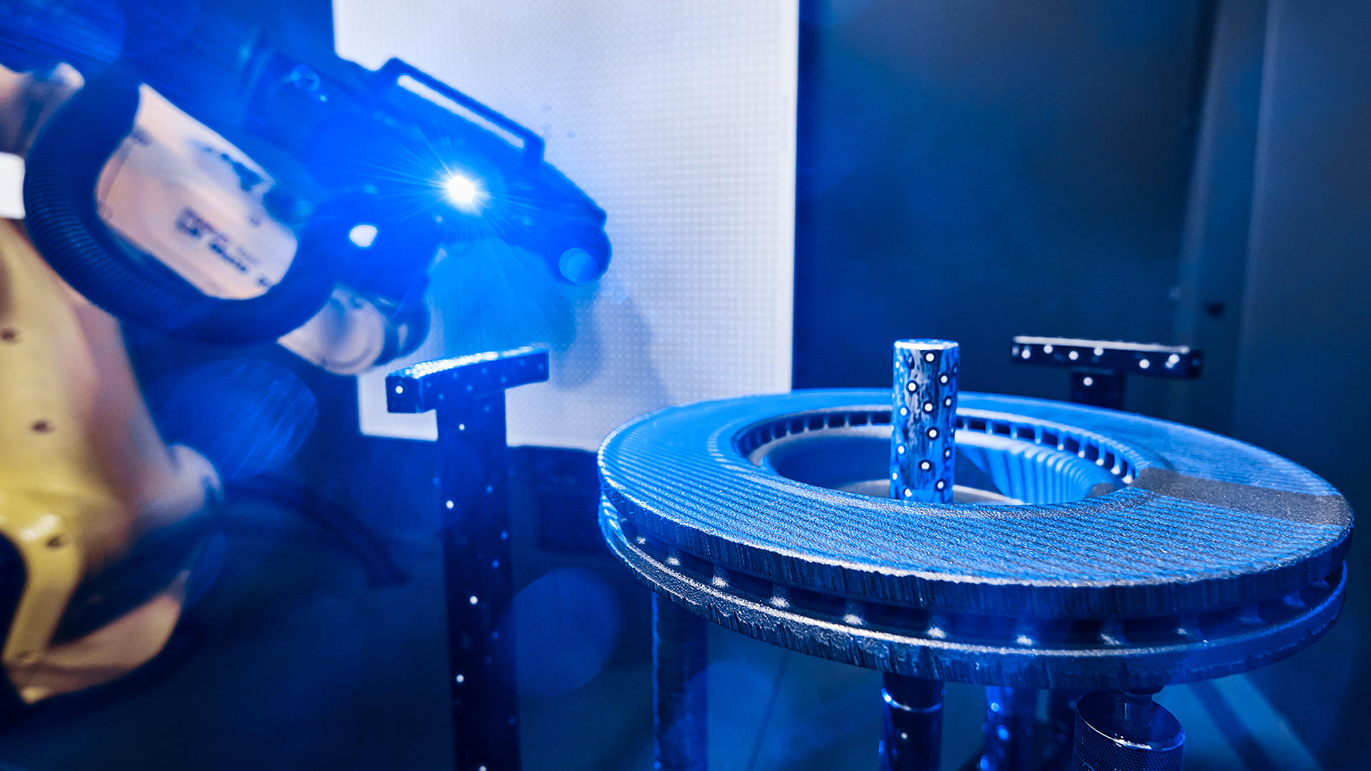 With ZEISS ScanBox Series 4 optical 3D measuring machine, brake discs and sand molds are automatically measured and inspected within a few minutes. 