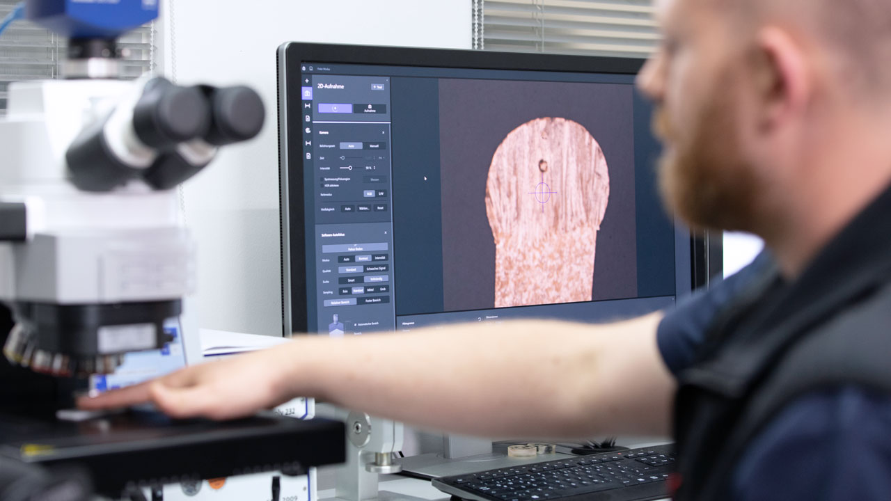 Microscopic measurement of the welded joint with the fully motorised ZEISS Axio Imager.