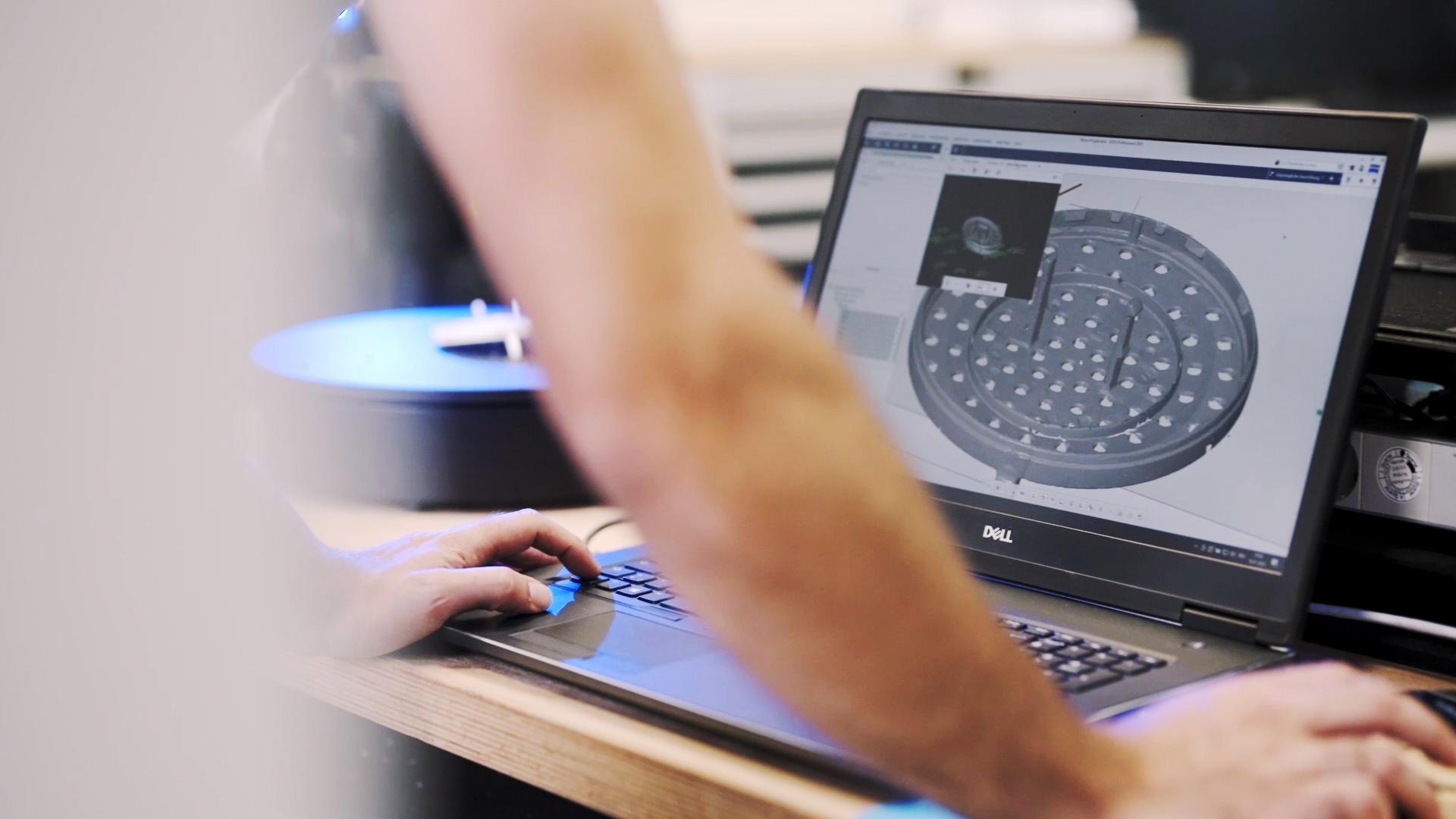 the optical metrology system and the resulting point cloud is analyzed using the ZEISS Inspect Pro evaluation software