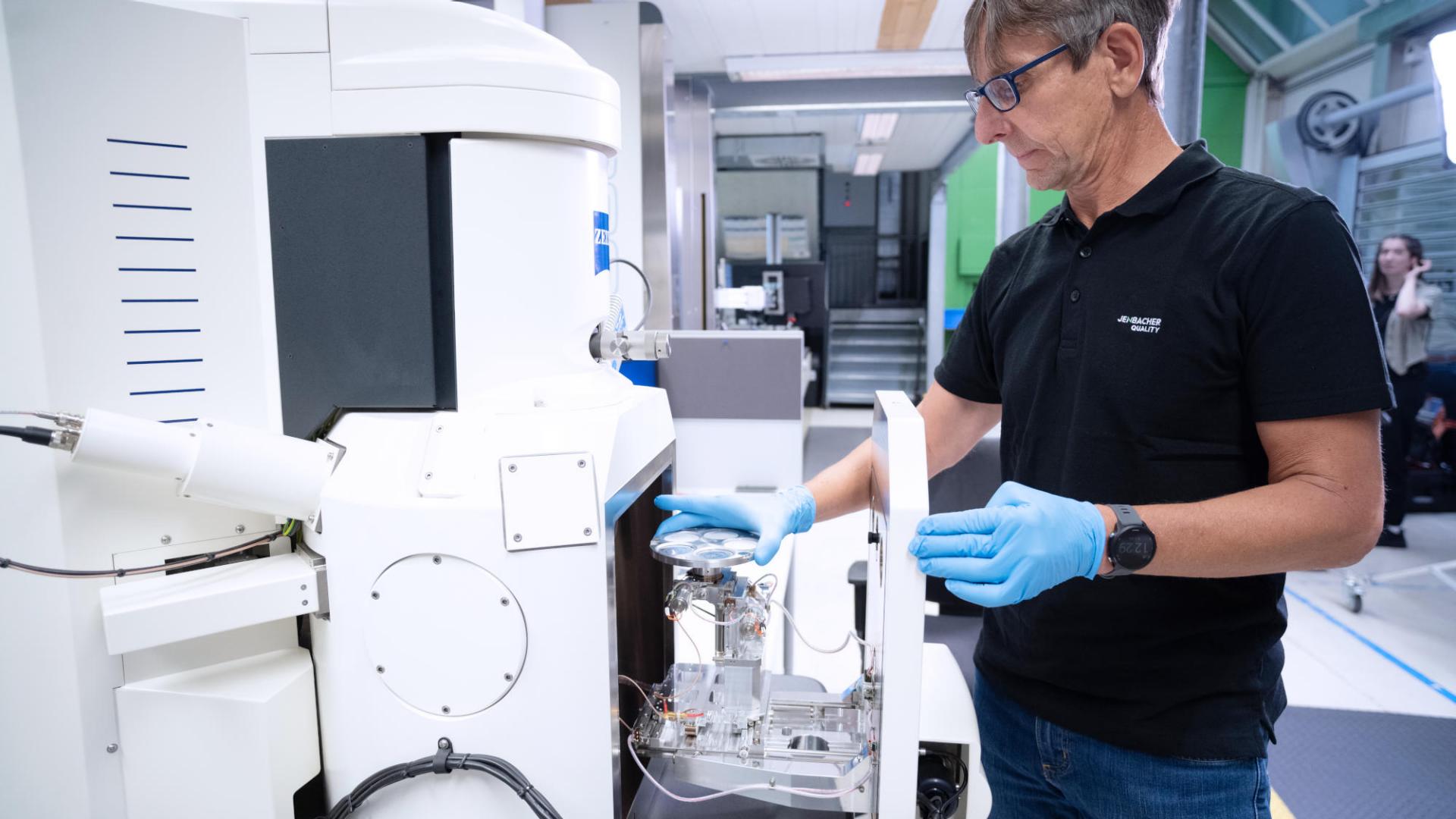 ZEISS EVO scanning electron microscope plays a key role in discovering and removing potential contamination sources