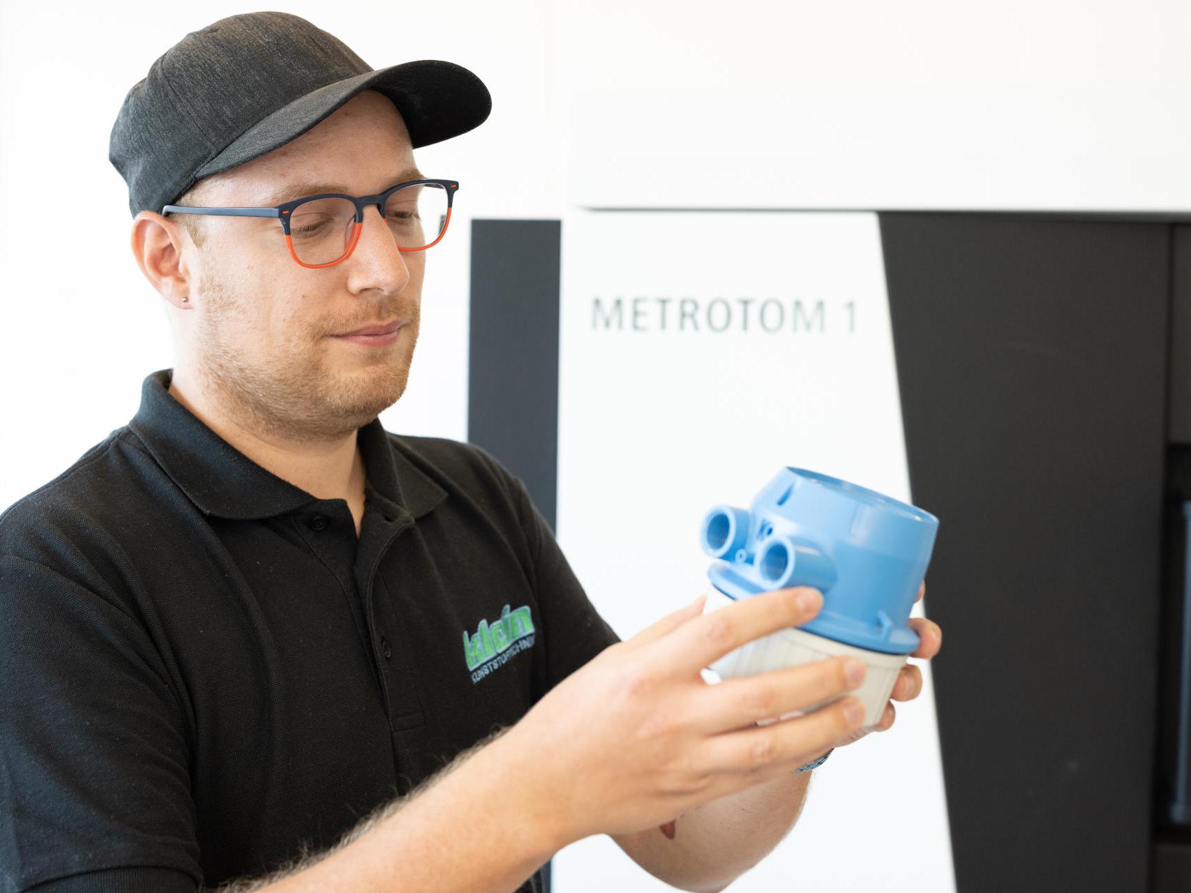 Compact dimensions and user-friendly software
