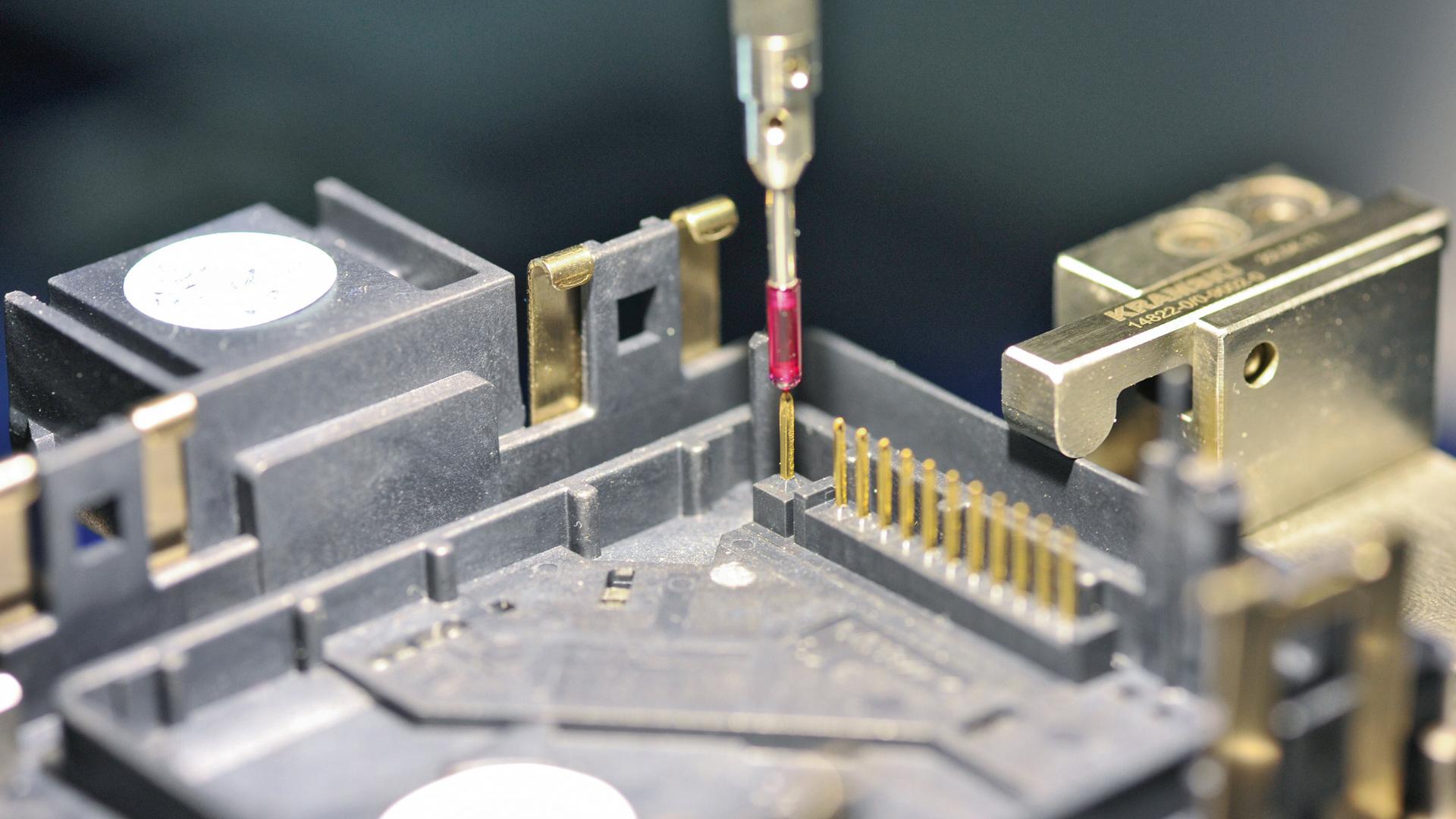 Up to 500 characteristics must be checked on each workpiece during initial sample inspection