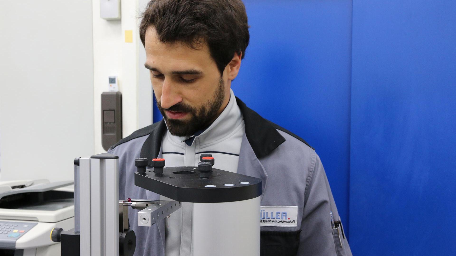 Changing the probes as smooth as possible with the ZEISS FixAssist.