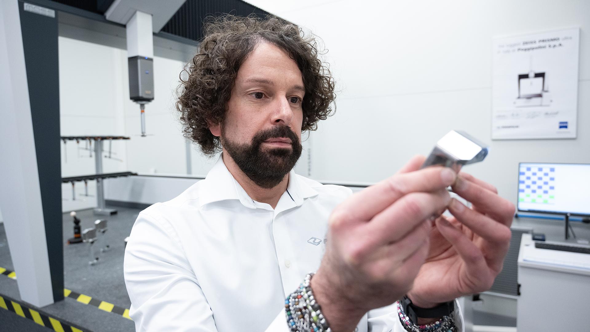 Giacomo Michelini is head of the measurement laboratory at Poggipolini and is responsible for quality assurance