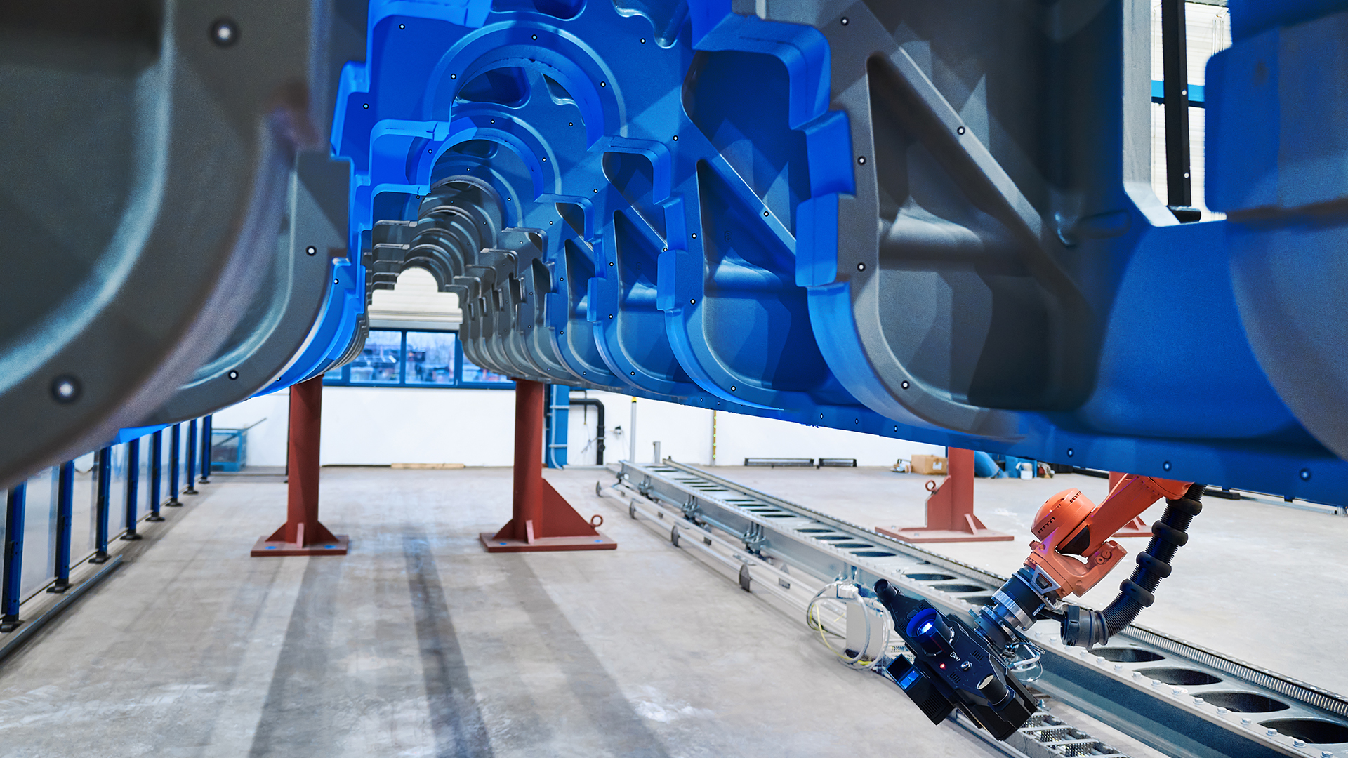 ZEISS ATOS LRX in the automated project measuring cell captures large parts to generates full-field data.