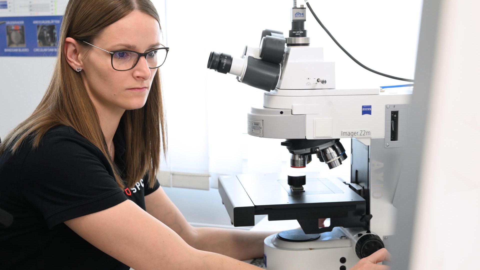 The sample is examined using the ZEISS Axio Imager Z2m, a high-resolution wide-field microscope for automated materials research.