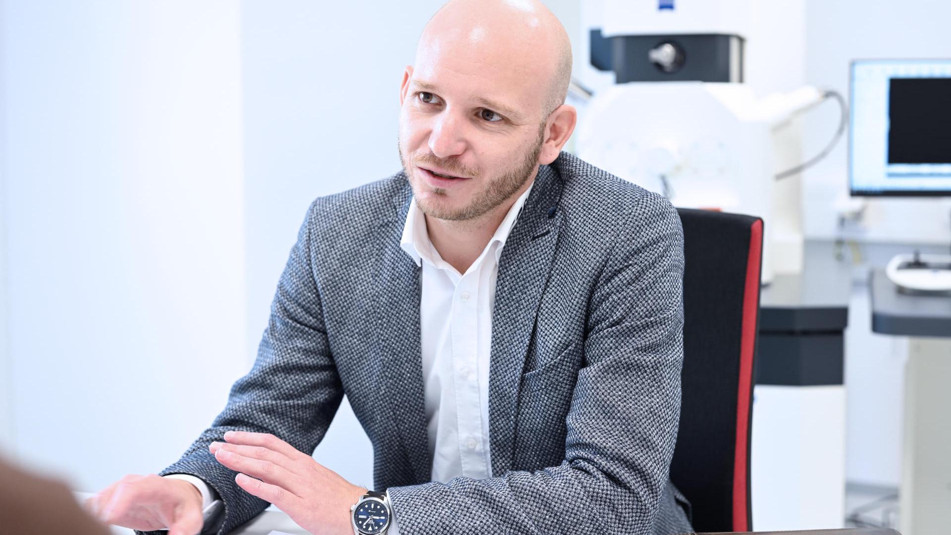 “(...) that makes ZEISS unique: the optimally matched hardware and software, something you don’t find with any other manufacturer,” says Thomas Schaupp.