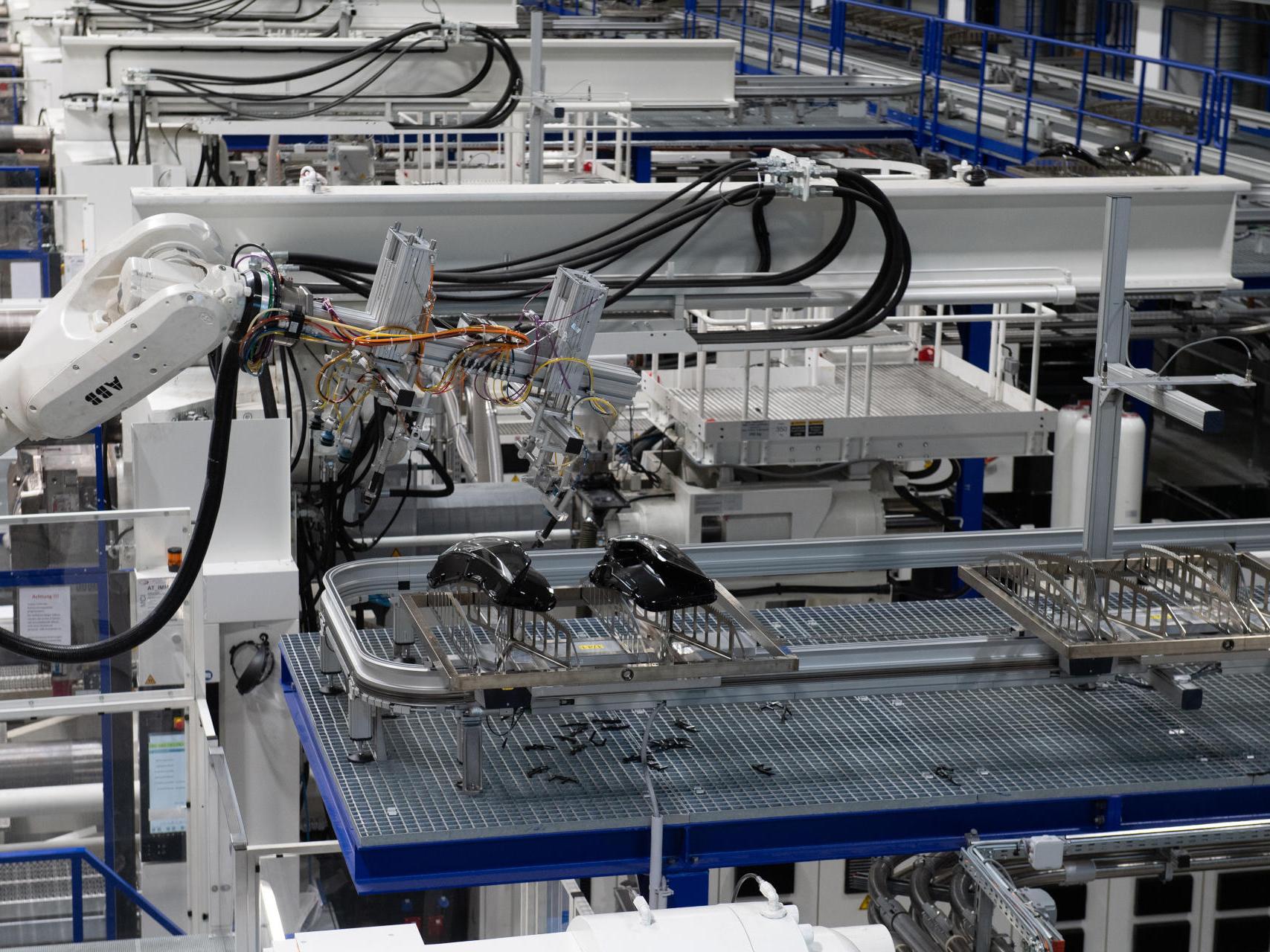 Quality assurance at ZKW Lighting Systems