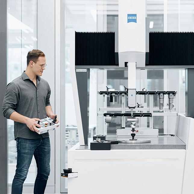 Bridge-type coordinate measuring machines