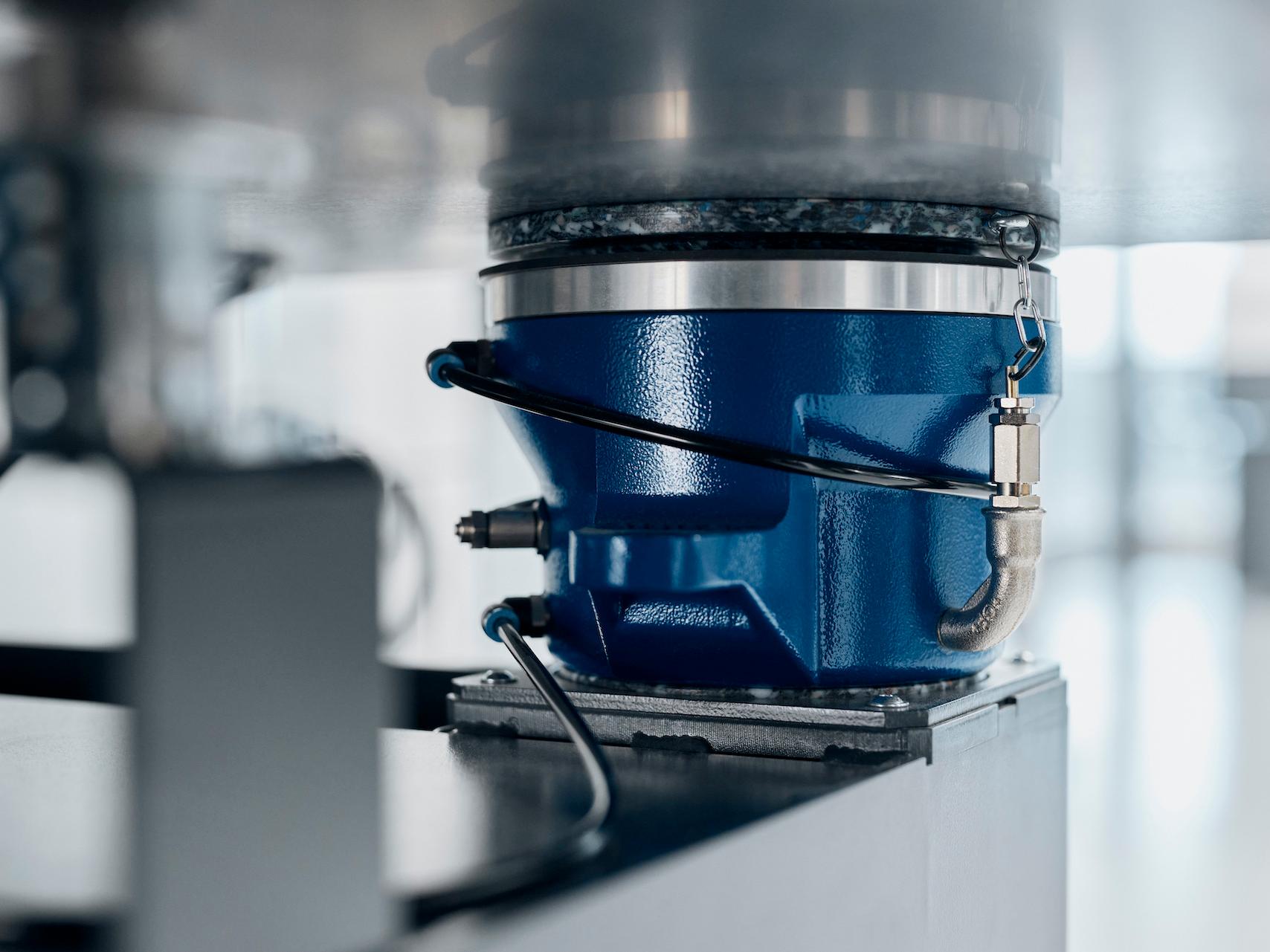 Air bearings and vibration dampers