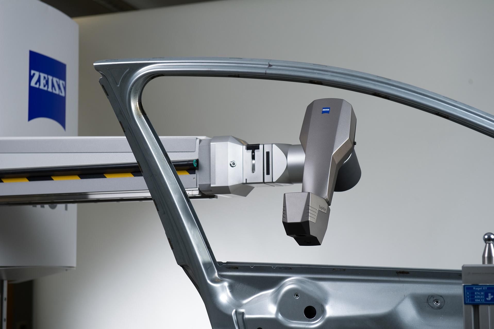  ZEISS EagleEye navigator during measuring